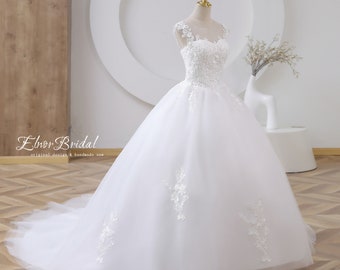 Classic Ball Gown Wedding Dresses 2022,Lace Applique Wedding Dress Handmade,Sheer Sleeveless Sweep Train Bridal Gowns