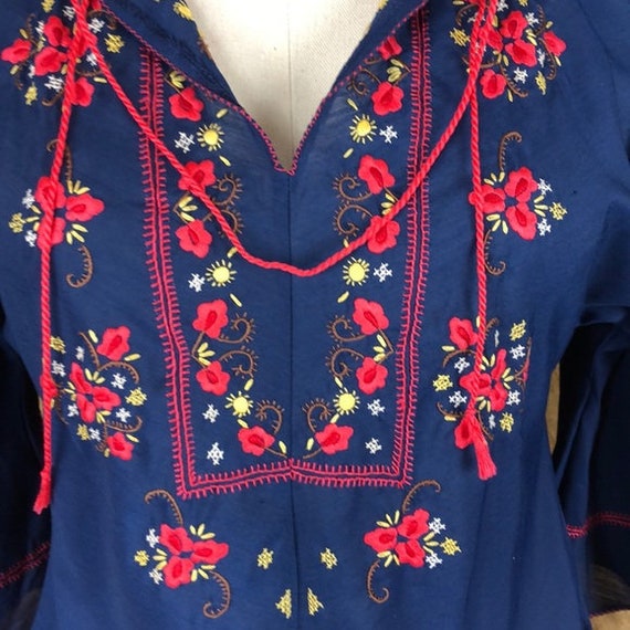 Vintage 1970s blue boho hippie blouse with red an… - image 3