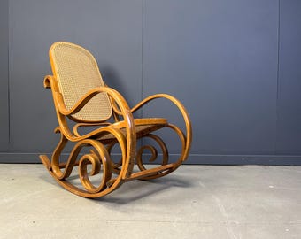 chaise à bascule vintage de style thonet, années 1960 - chaise à bascule du milieu du siècle - chaise à bascule en rotin - chaise à bascule en bois courbé - chaise longue