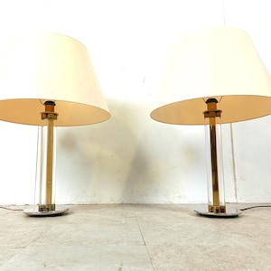 &quot;Paar Vintage große Lucite Tischlampen, 1970er Jahre - Mid Century Modern Tischlampen - Paar Vintage Tischlampen.&quot;
