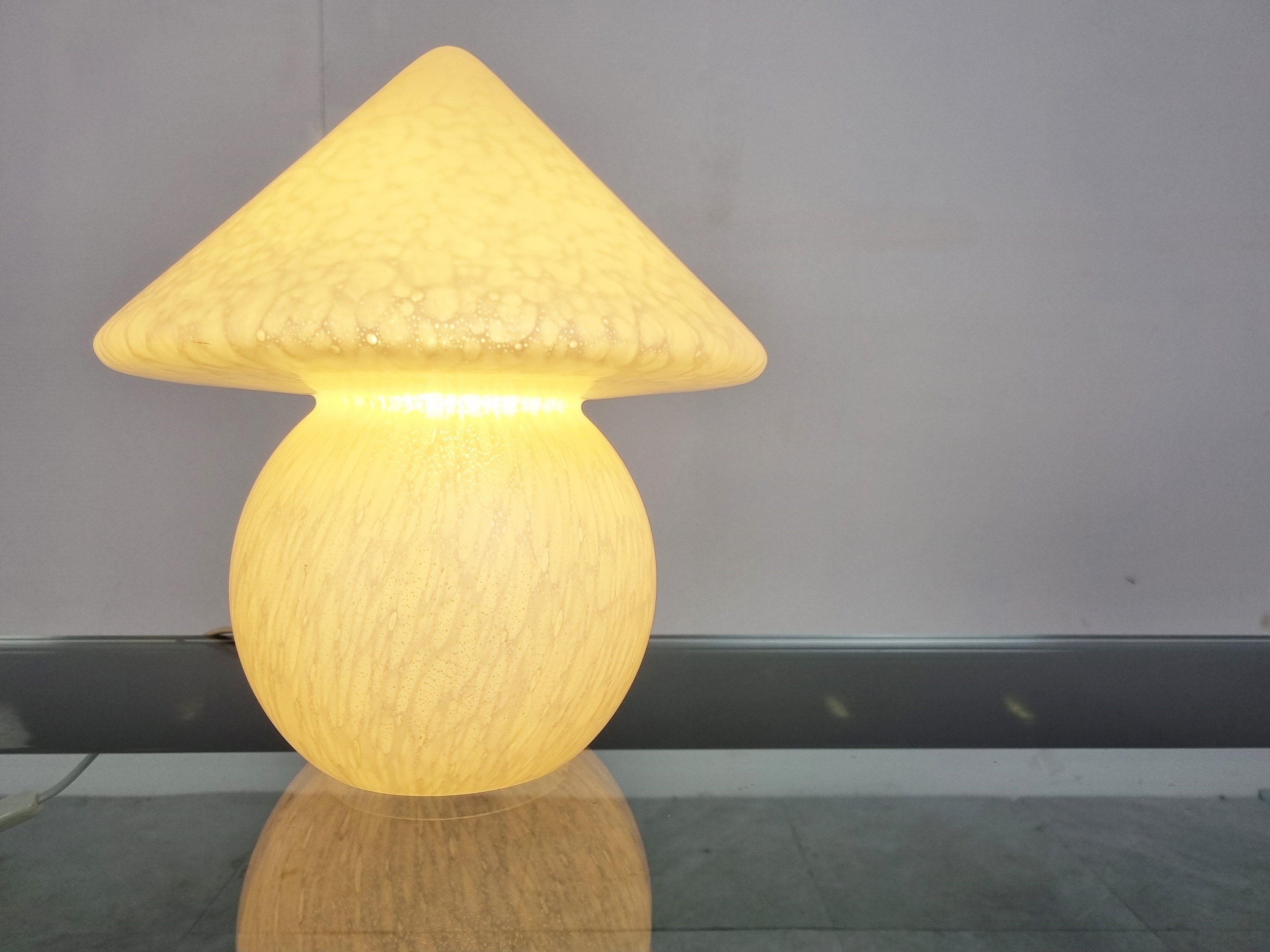 lampe de table forme champignon en opaline orange vintage années 1960