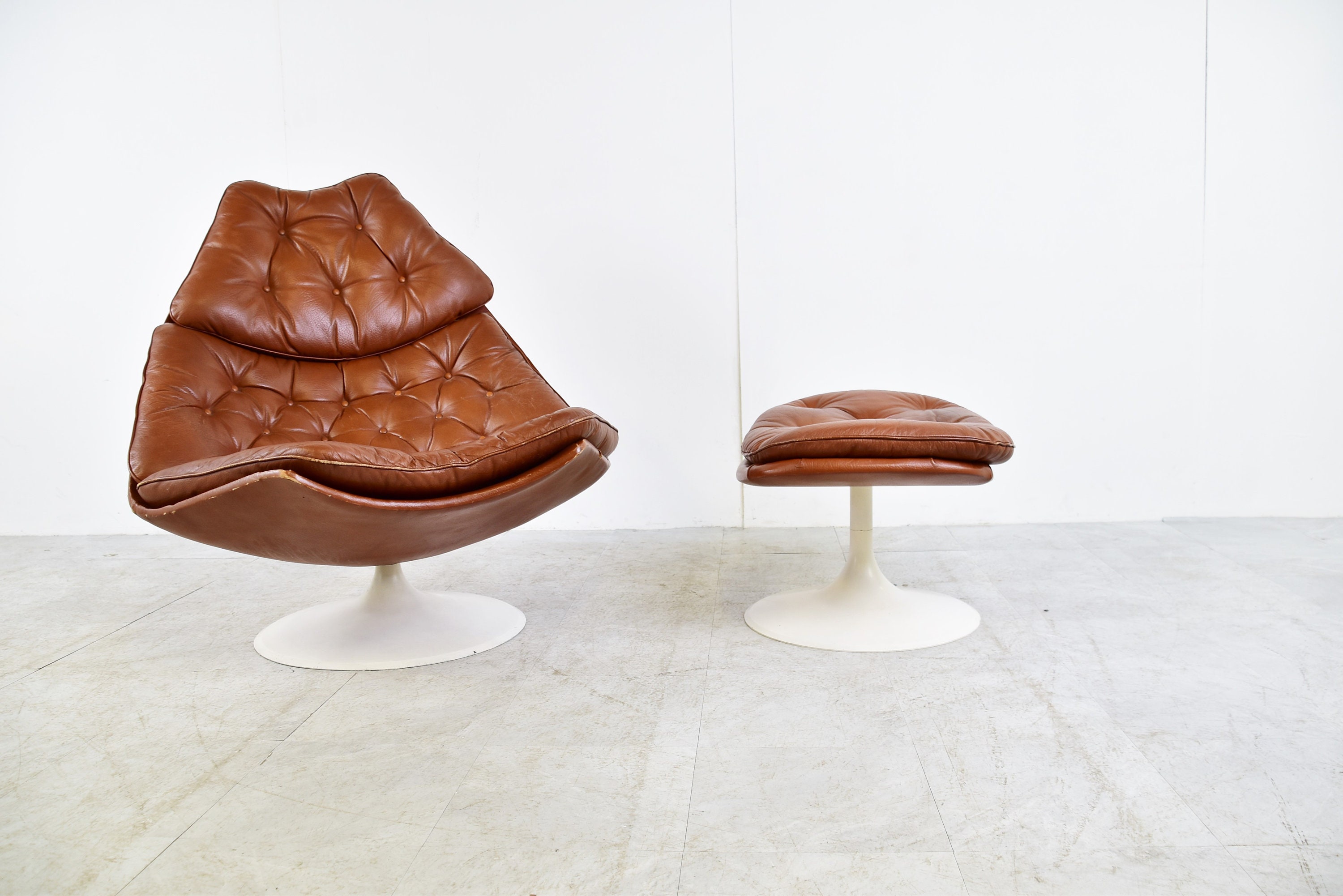chaise F588 Et Pouf,