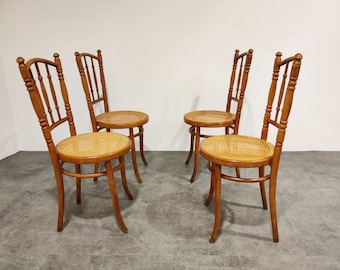 Conjunto de 4 sillas bistró vintage, 1950 - sillas de comedor antiguas - sillas de comedor bentwooden - sillas de comedor ratán vintage - sillas thonet