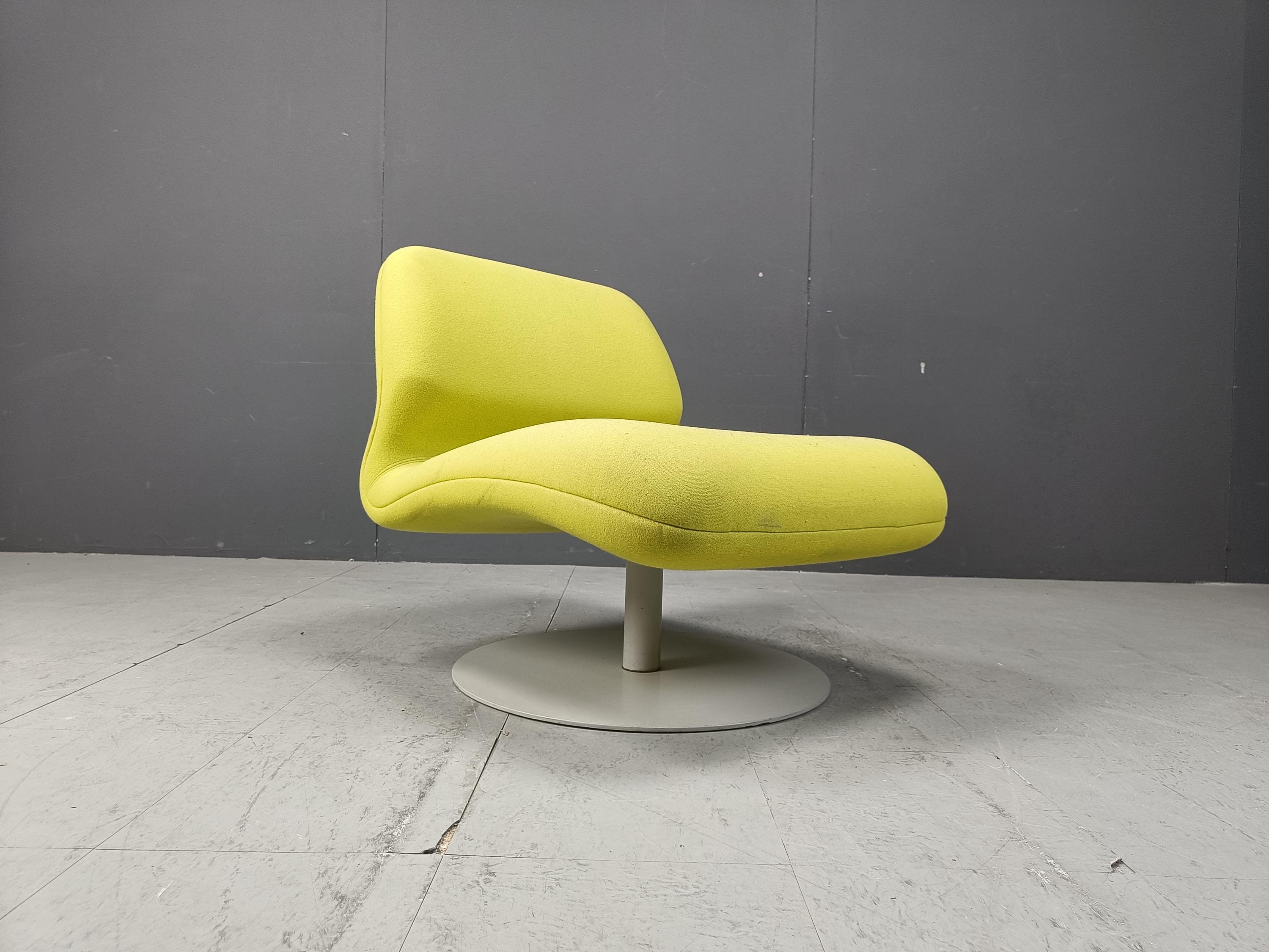 ポストモダン　イエロー　アーム　チェア　レトロ　ポップ　スペースエイジ　椅子 Space age lounge chair - Etsy 日本