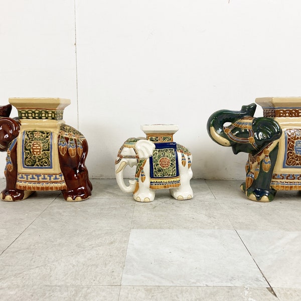 Vintage Hollywood Regency Chinese Elephant Plant Stands, juego de 3 - 1960s - esculturas de elefantes de cerámica vintage