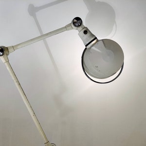 Luminária de parede ou de mesa articulada de meados do século, década de 1960 - luminária de trabalho articulada francesa vintage - luminária de hospital vintage - luminária de mesa industrial