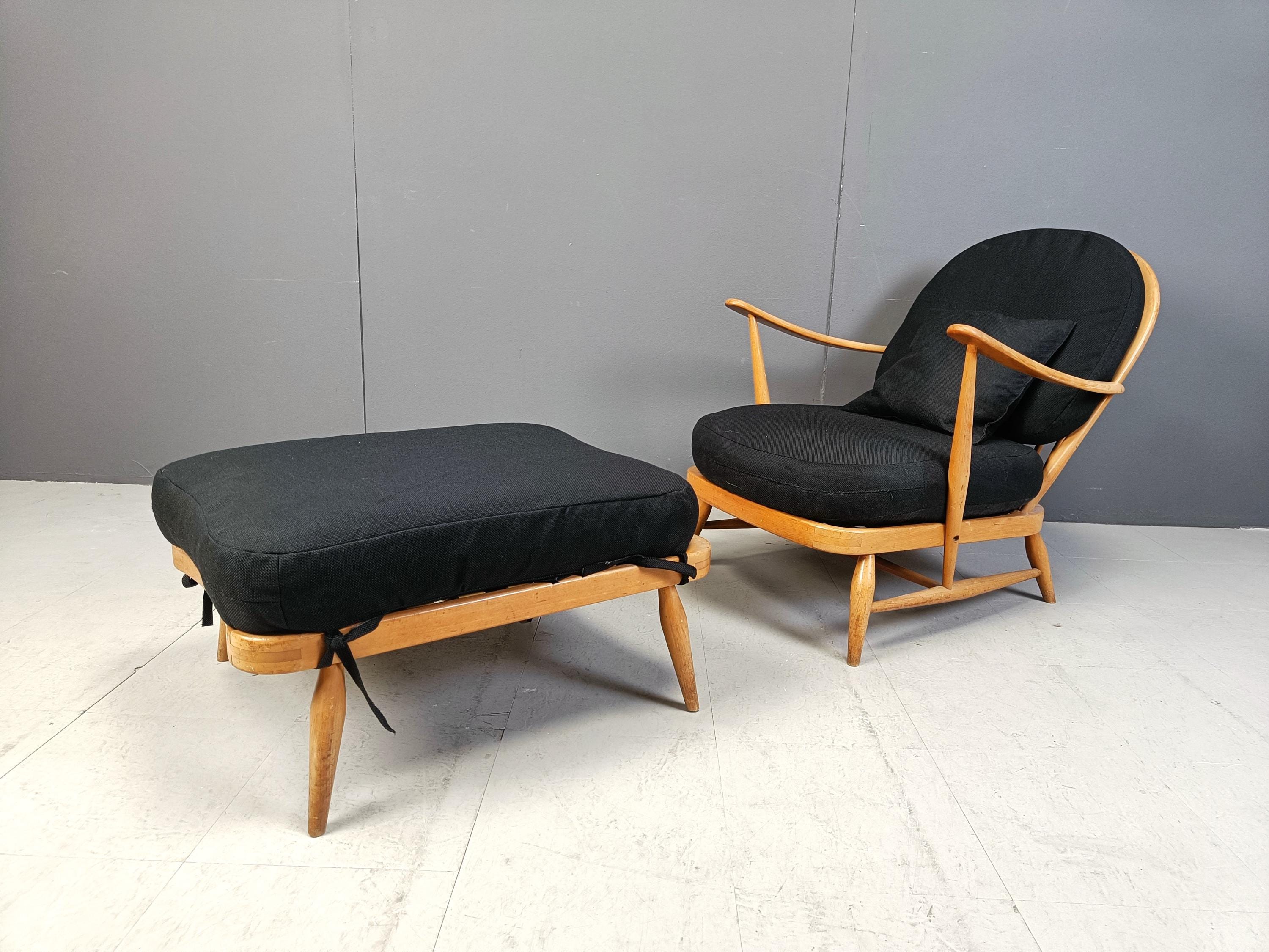 ERCOL｜fan back chair Lounge Chair With Footstool by Ercol, 1960s - Vintage Wooden