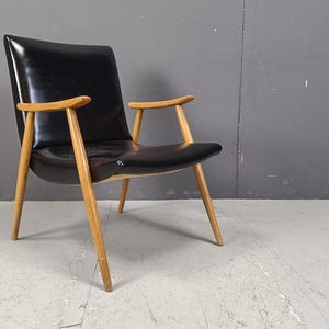 ミッドセンチュリー スカンジナビア アームチェア、1960 年代 - ヴィンテージ 木製アームチェア - ヴィンテージ アームチェア - スカイ アームチェア - レザーレット アームチェア