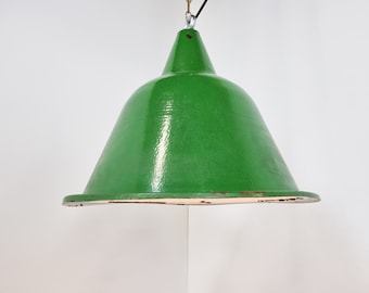 Large vintage industrial green enamel pendant lights, 1960s - vintage industrial lamps - industrial lighting