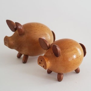 Vintage scandinavian salt and pepper shakers made from teak wood, 1960s - mid century modern pepper and salt shakers - scandinavian design