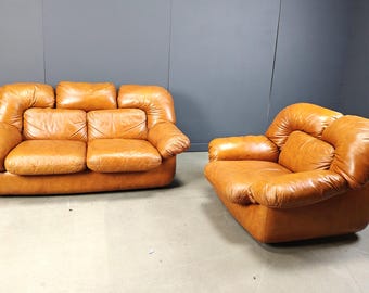 Conjunto de sofás italianos de cuero de mediados de siglo, diseñados por Ercole Biella para Grappeggia en la década de 1970. Sofá vintage, sofá de diseño, sofá de diseño italiano, mediados de siglo.