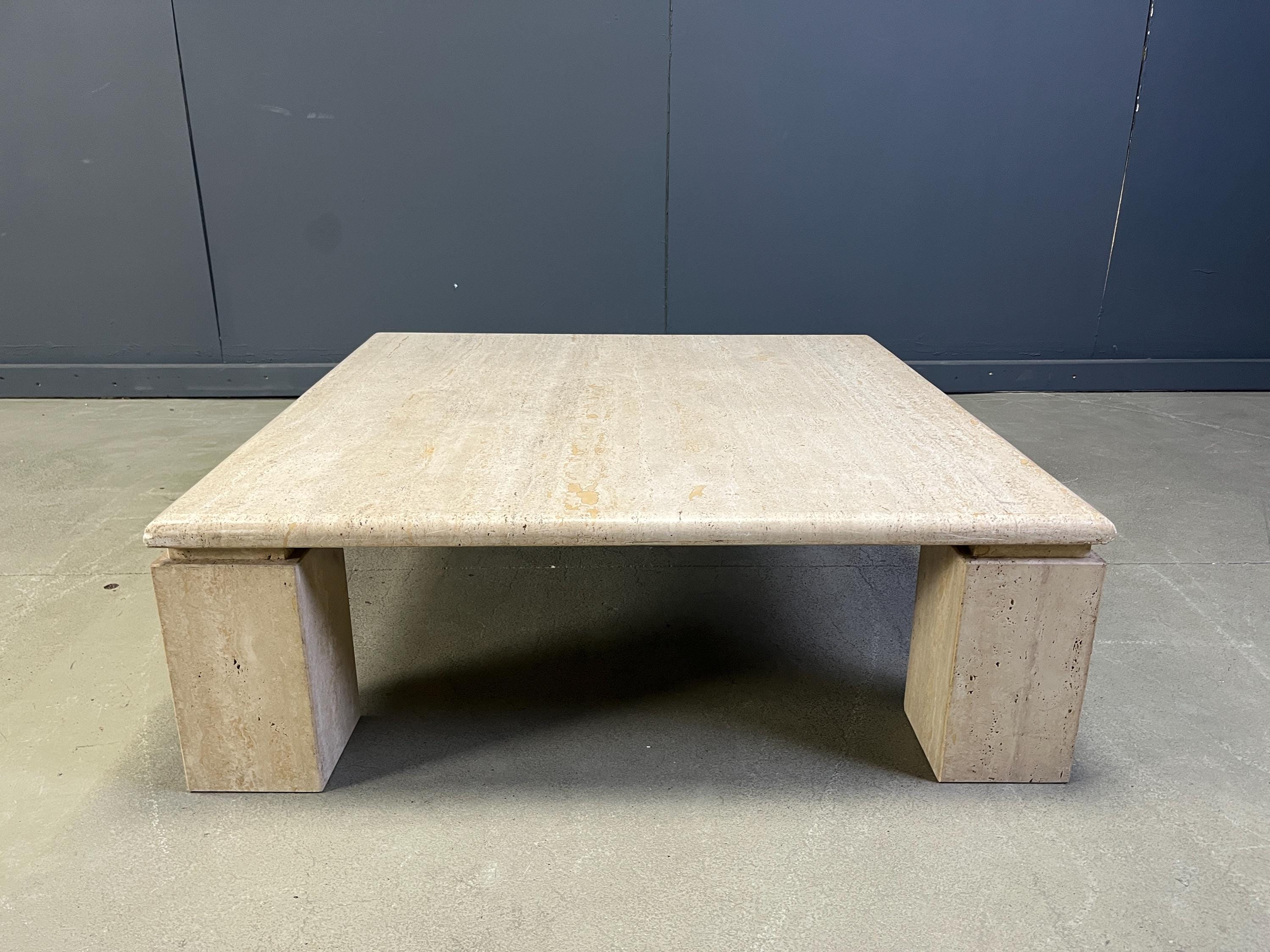 Table Basse En Travertin Des Années 1970, Italie - Table Italienne Carrée Pierre