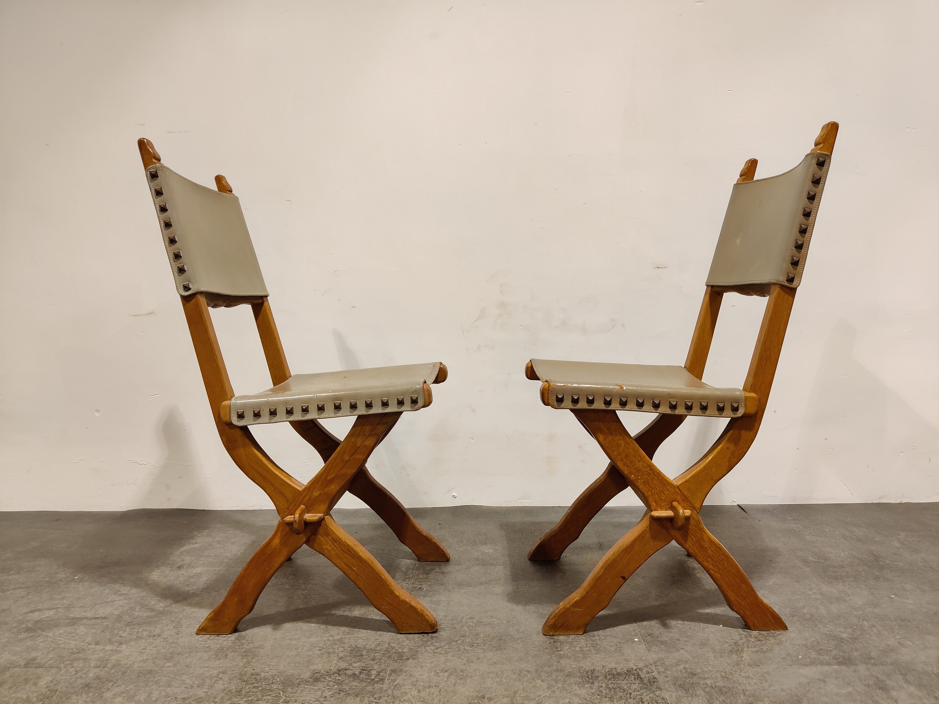 Paire De Chaises Brutalistes,
