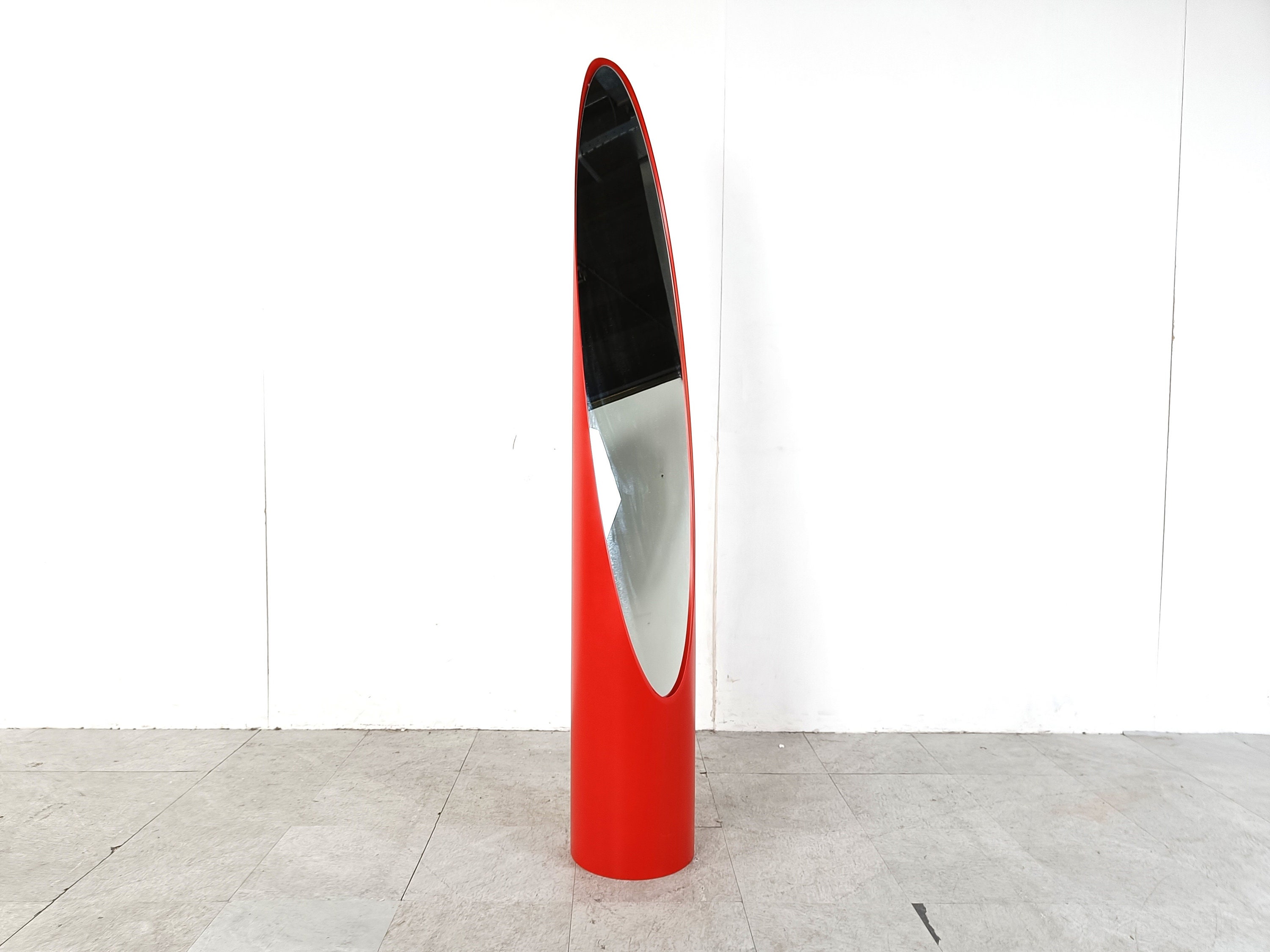 リップスティックミラー　 全身鏡　Unghia Lipstick Mirror　スペースエイジ　ビンテージ　
アンティーク スペースエイジ】リップスティックミラー ホワイト ポストモダン