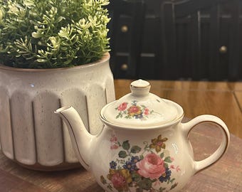 Small Vintage Sadler Teapot