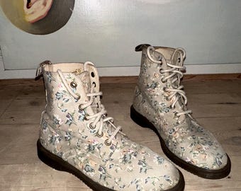 Dr Martens Airwair UK 7, EU 41, Black Leather, Customised Studded