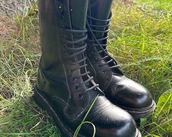 Doc Martens vintage Made in England 6.5 ottime condizioni, punta in acciaio