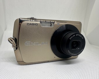 Casio Exilim 12.1 megapixels ccd sensor y2k 2000 millennial