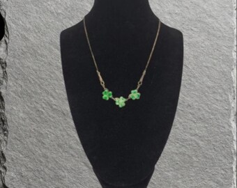 Vintage Gold Tone Shamrock Pendant Necklace – Authentic Irish Three-Leaf Symbol – Traditional Celtic Heritage Jewelry