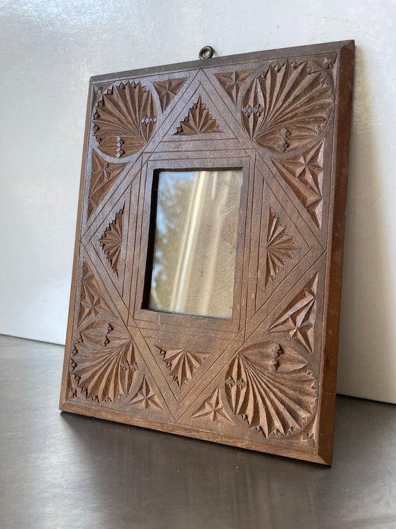 Dalset Vreemdeling te rechtvaardigen Antieke houten fotolijst met geometrisch houtsnijwerk 225 cm - Etsy  Nederland