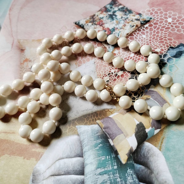 Vintage Creamy White Knotted Bead Trifari Necklace