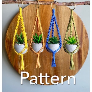 DIY MINI LYRA Patrón Macramé// Pdf Descarga Digital Tutuorial Azul Verde Amarillo Aro Planta Percha Anillo Latón Yute Natural Adolescente Espacios Pequeños