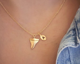 Delicate Horn Pepper Necklace,Shark horn Necklace,Gold Necklace,initial leaf necklace,Layering necklace, Bridesmaid Gift, valued gift