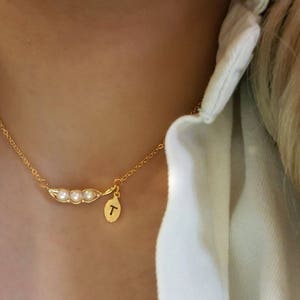 Delicate Petite Peas in pod necklace,pea in pod necklace,pearl necklace,Layering necklace, Tiny Necklace ,Bridesmaid Gift, valued gift