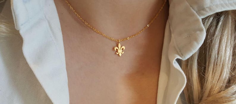 Fleur de Lis Halskette Blume Halskette Lilie Mütter Halskette Brautjungfer Geschenke Weihnachten Geburtstag Geschenke Personalisierter Schmuck Bester Freund Geschenk Bild 5