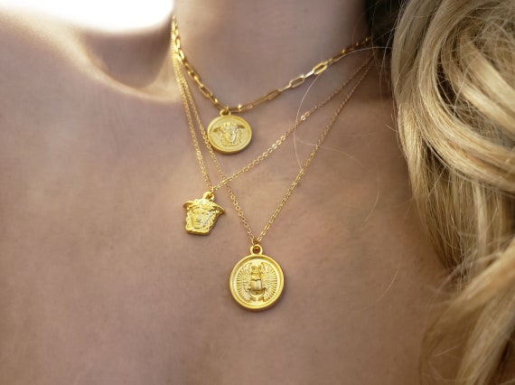 18k gold medusa pendant