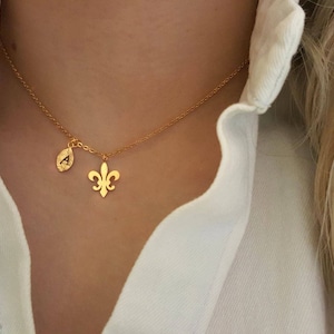 Fleur de Lis Halskette Blume Halskette Lilie Mütter Halskette Brautjungfer Geschenke Weihnachten Geburtstag Geschenke Personalisierter Schmuck Bester Freund Geschenk Bild 1