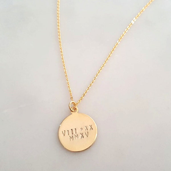 Circle Pendant Necklace,Roman Numeral Necklace,Special date necklace,Date Necklace,Wedding date Necklace,Bridesmaid Gift,Birthday Gift