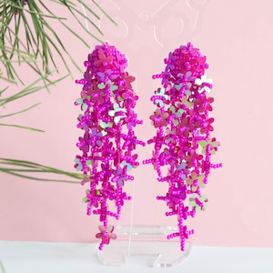Örhängen med blommiga paljetter i Oscar De La Renta-stil, Örhängen med pärlor och kaskad, rosa, livfulla örhängen, med klämma eller örhängen. Present till henne.