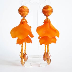 Boucles d'oreilles fleur grande impatiens - Boucles d'oreilles orange automne style Oscar de la Renta, Grandes boucles d'oreilles clip fleur, Boucles d'oreilles cocktail, Cadeau pour elle