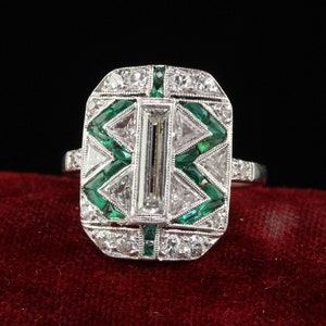 Antyczny pierścionek koktajlowy Cartier Old Baguette z diamentami i szmaragdami w stylu Art Deco