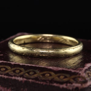 Circa 1924- Antique Art Deco Orange Blossom 18K Yellow Gold Engraved Wedding Band - Size 7