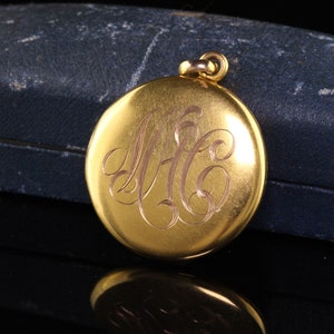 Antique Victorian 10K Yellow Gold Engraved Locket Pendant
