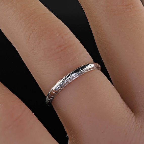 Antique Art Deco Belais 18k White Gold Engraved Wedding Band