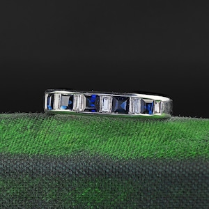 Nachlass 18k Weißgold Baguette Diamant und Saphir Ehering Band