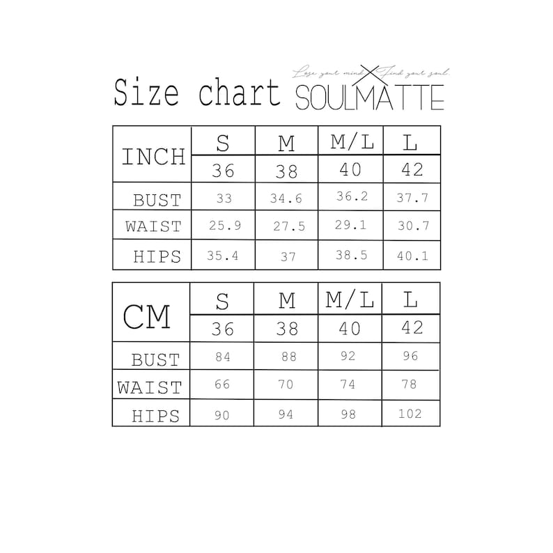 Puede incluir: Una tabla de tallas blanca con texto negro, que incluye medidas en pulgadas y cent&iacute;metros. La tabla enumera las tallas S, M, M/L y L, con medidas de busto, cintura y cadera. La marca "SOULMATTE" est&aacute; en la parte superior.
