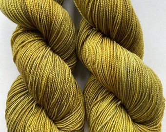 Hand Dyed Yarn 100g Superwash Merino Wool/Nylon sock weight "Amphibian”, green, gold