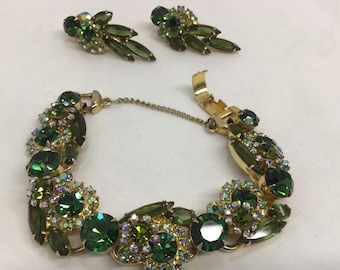 Juliana D&E Demi- Parure Vtg 1950s Emerald, Olivine, and Erinite Green Rhinestone Bracelet and Earrings Set DeLizza Elster