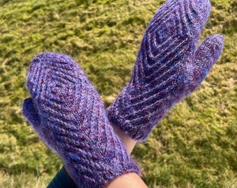 Rhombtwist Mittens. 100% wool handmade mittens