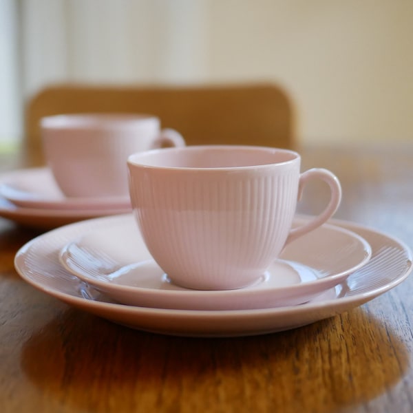 2 Trio sets, Vintage Arabia Finland Pink Sointu Coffee Cup Saucer and Bread plate Designed by Kaj Franck