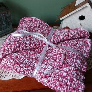 New Item Lapghan, Lap Blanket, Infant Afghan, Handmade Crocheted Baby Blanket, Stroller Blanket, Rose and White Baby Blanket, Country Goods afbeelding 1