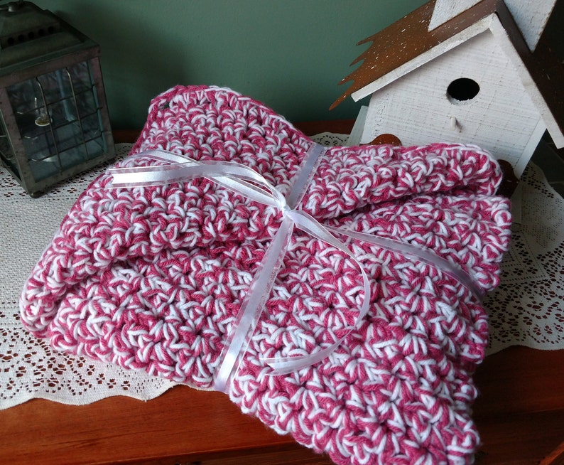 New Item Lapghan, Lap Blanket, Infant Afghan, Handmade Crocheted Baby Blanket, Stroller Blanket, Rose and White Baby Blanket, Country Goods afbeelding 1