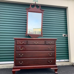 Chippendale Style Traditional Colonial Mahogany Dresser & Mirror Vanity Buffet TV Stand