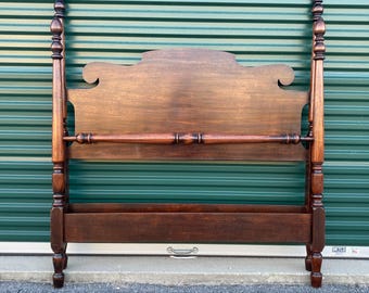 Antiker Himmel aus Walnussholz im Kolonialstil, Traditioneller Bettrahmen Von Wheeler Okell