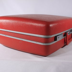 Red Samsonite suitcase, in-flight luggage, cabin bag image 3