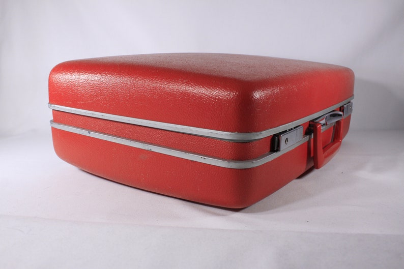 Red Samsonite suitcase, in-flight luggage, cabin bag image 3